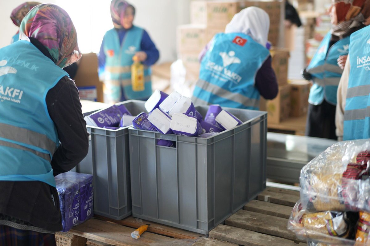 FİLİSTİNE 3. İYİLİK GEMİSİ

İyilik dolu "3. İyilik Gemisi" ile acil yardımlarınızı Gazzeli kardeşlerimize ulaştırıyoruz. Hazırlıklarımızın devam ettiği iyilik gemisi pazartesi günü Mersin Limanı'ndan Gazze'ye doğru yola çıkacak. 

Gazze’deki kardeşlerimiz için verdiğiniz