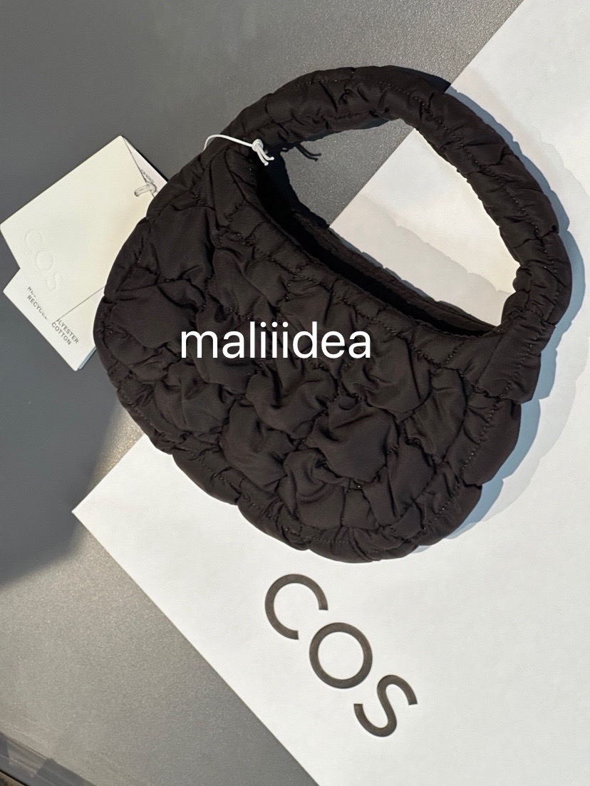JourneyDear's tweet photo. ว่าง***สีน้ำตาลเข้ม COS Quilted Micro Bag 
2090 ส่��ฟรี  หิ้วจากช้อปไทย- 
หรือนัดรับตามแนวรถไฟฟ้า พร้อมพงศ์ อโศก สุขุมวิท ห้าแยกลาดพร้าว เตาปูน ได้ค่ะ  เดม*มาคุยได้น้าา 
#กระเป๋าcos #cos #cosquiltedbag #cosbag #รับหิ้ว #รับหิ้วcos https://t.co/oBuqdlm72X