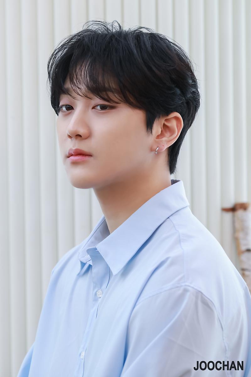 Joochanpics's tweet photo. 어떤가요 Photo behind 
#홍주찬 #주찬 #JooChan https://t.co/V1a7tnTEJt