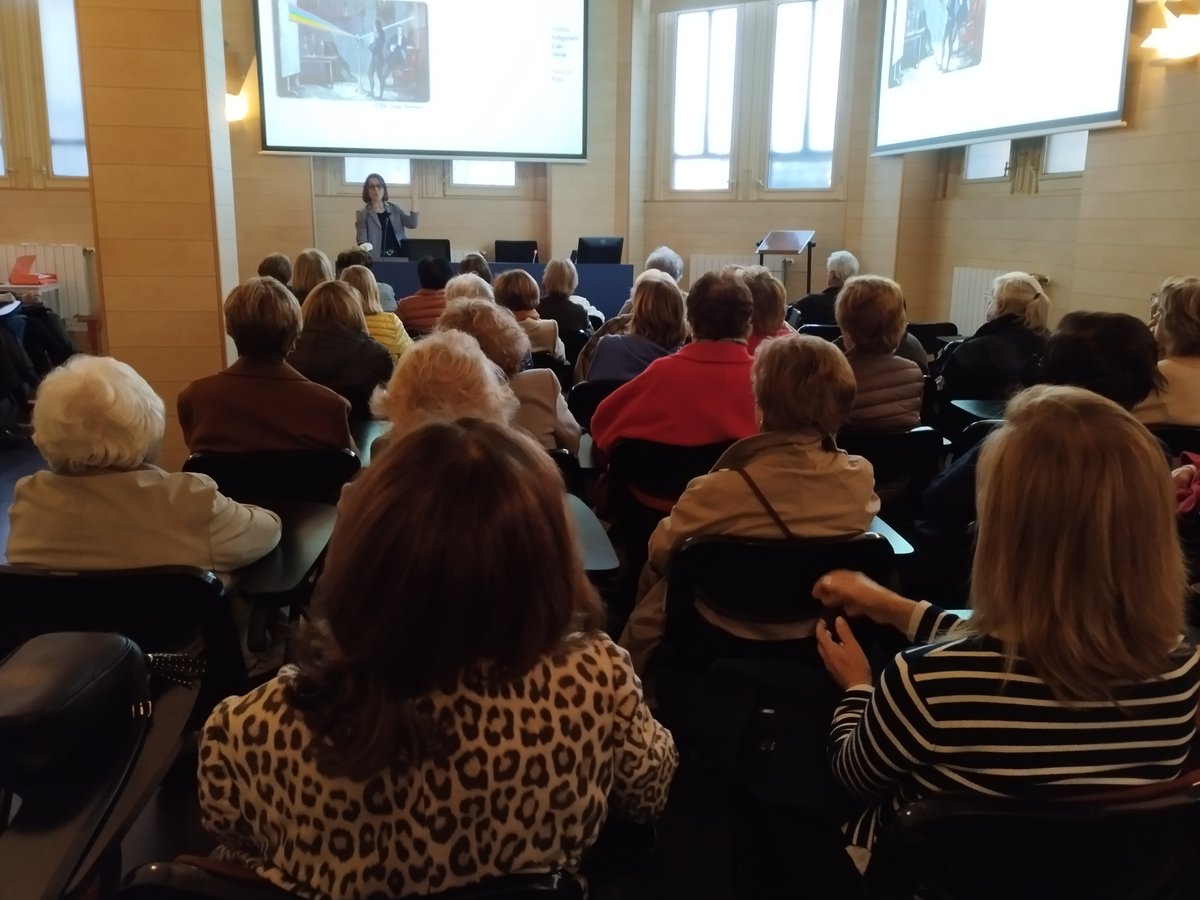 freixasgroup's tweet image. Un verdadero placer hablar de la química y la luz en la Asociación Cultural Eragin (Donostia), creada para la realización de la mujer a nivel personal y cultural. Gracias por vuestra curiosidad infinita. @Ikerbasque @ehu_kimika