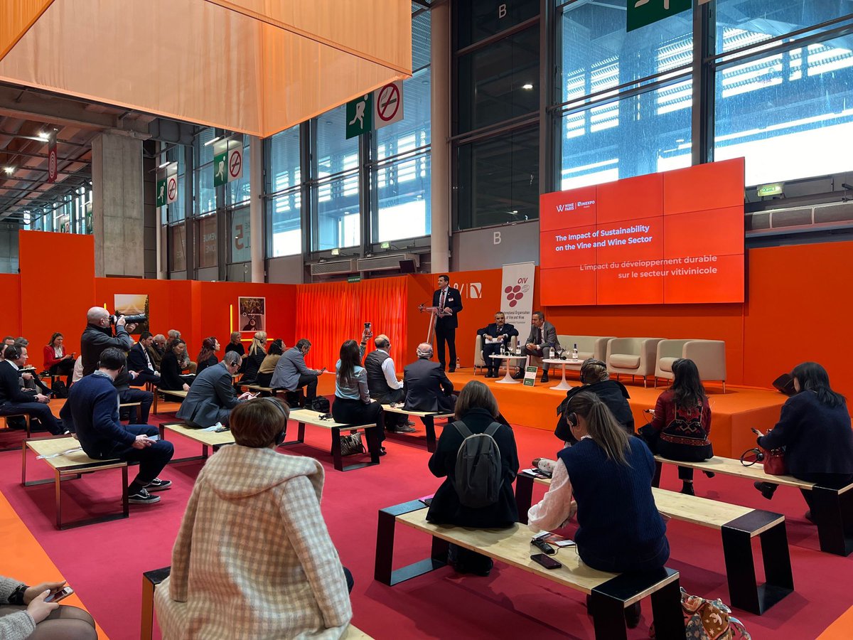 OIV_int's tweet photo. "Sustainability is a major strategic axis for the OIV – it has been part of our work programme for 20 years and I can only see our work in this area increasing in the future" @vinexposium
OIV DG John Barker at Wine Paris &amp; Vinexpo Paris https://t.co/pXGFLoleWg