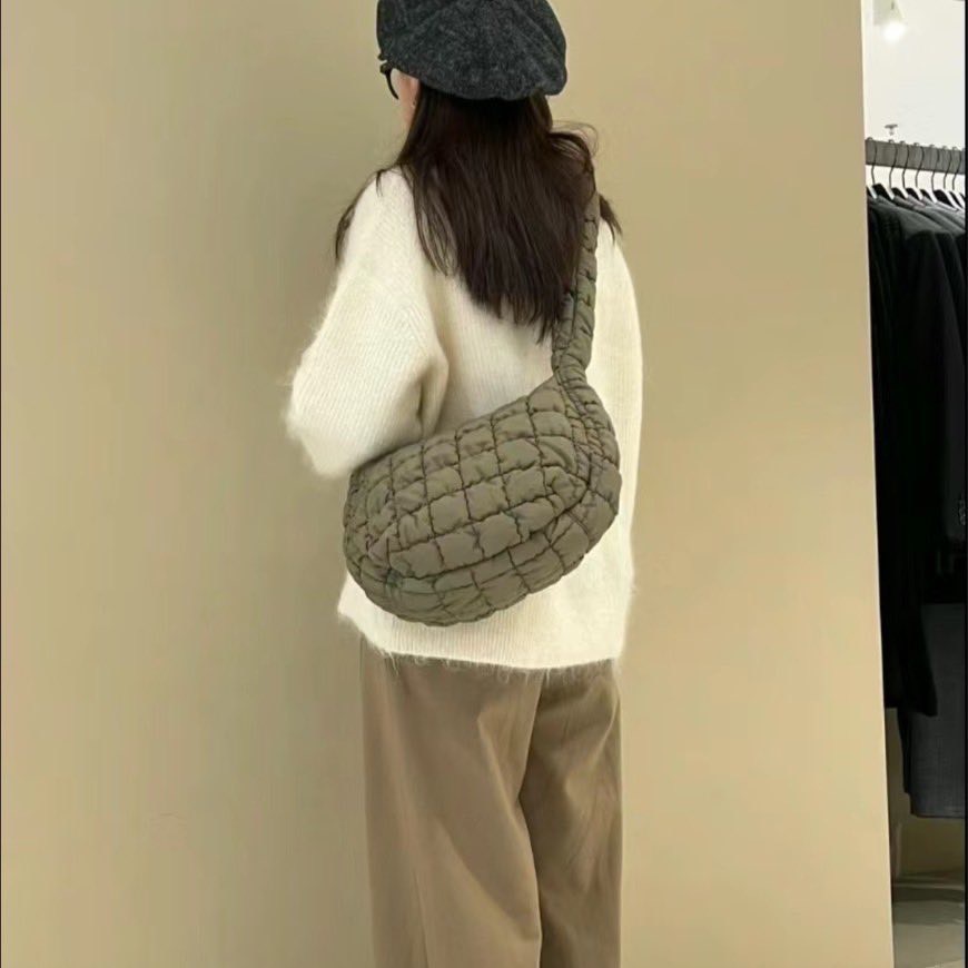 JourneyDear's tweet photo. ว่าง**Cos Quilted Bag  Messenger
2690 ส่งฟรี 
หรือนัดรับตามแ��วรถไฟฟ้า พร้อมพงศ์ อโศก สุขุมวิท ห้าแยกลาดพร้าว เตาปูน ได้ค่ะ  เดมมาคุยได้น้าา 
#กระเป๋าcos #cos #cosquiltedbag #cosbag #รับหิ้ว #รับหิ้วcos https://t.co/DiKKCIF89V