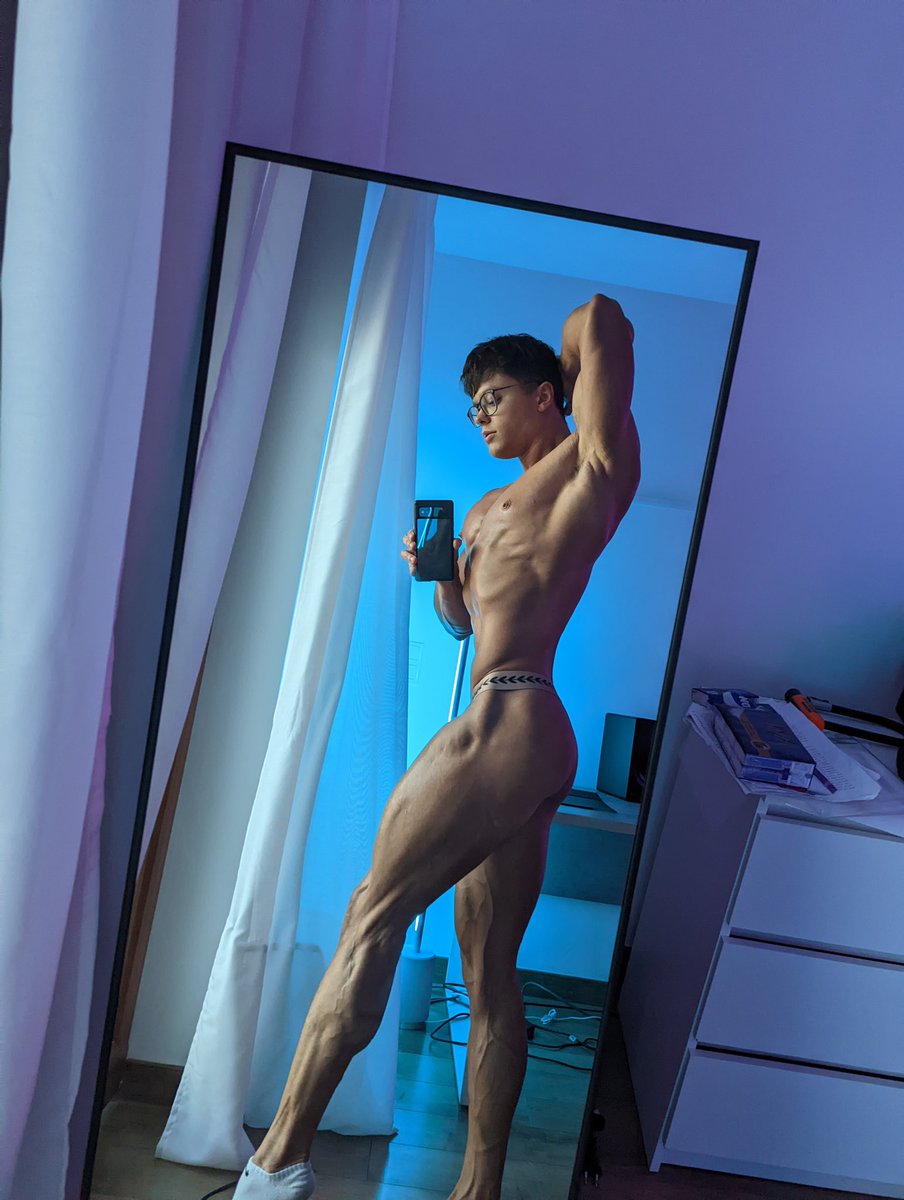 andrew_ad9's tweet photo. Are you top or bottom? 😋 https://t.co/PtYr0SYZkm