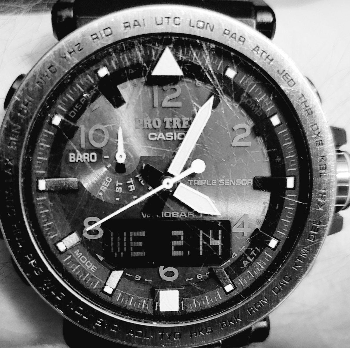 HokusGrey's tweet photo. @jockowillink #RepeatProcess

Give it all.
You can't take it with you.
Who's gonna know
by your ashes
or your bones
if you were courageous
or a coward?
Soft skin
gets split
by the light
of an iron morning.
We either move,
or get crushed
by the tide.
Give it all.
Leave nothing.

#JockoPrompts https://t.co/1vOEzp2oIn