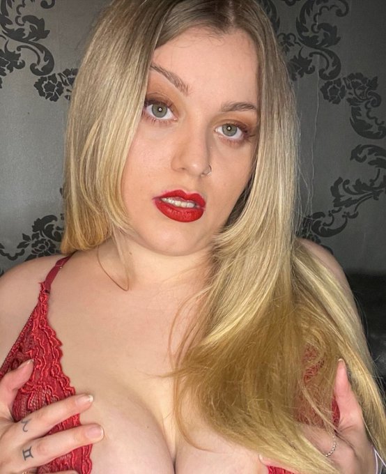I'm still looking for a valentines. Will you be it 🥺 https://t.co/TNG1Zoj8uJ