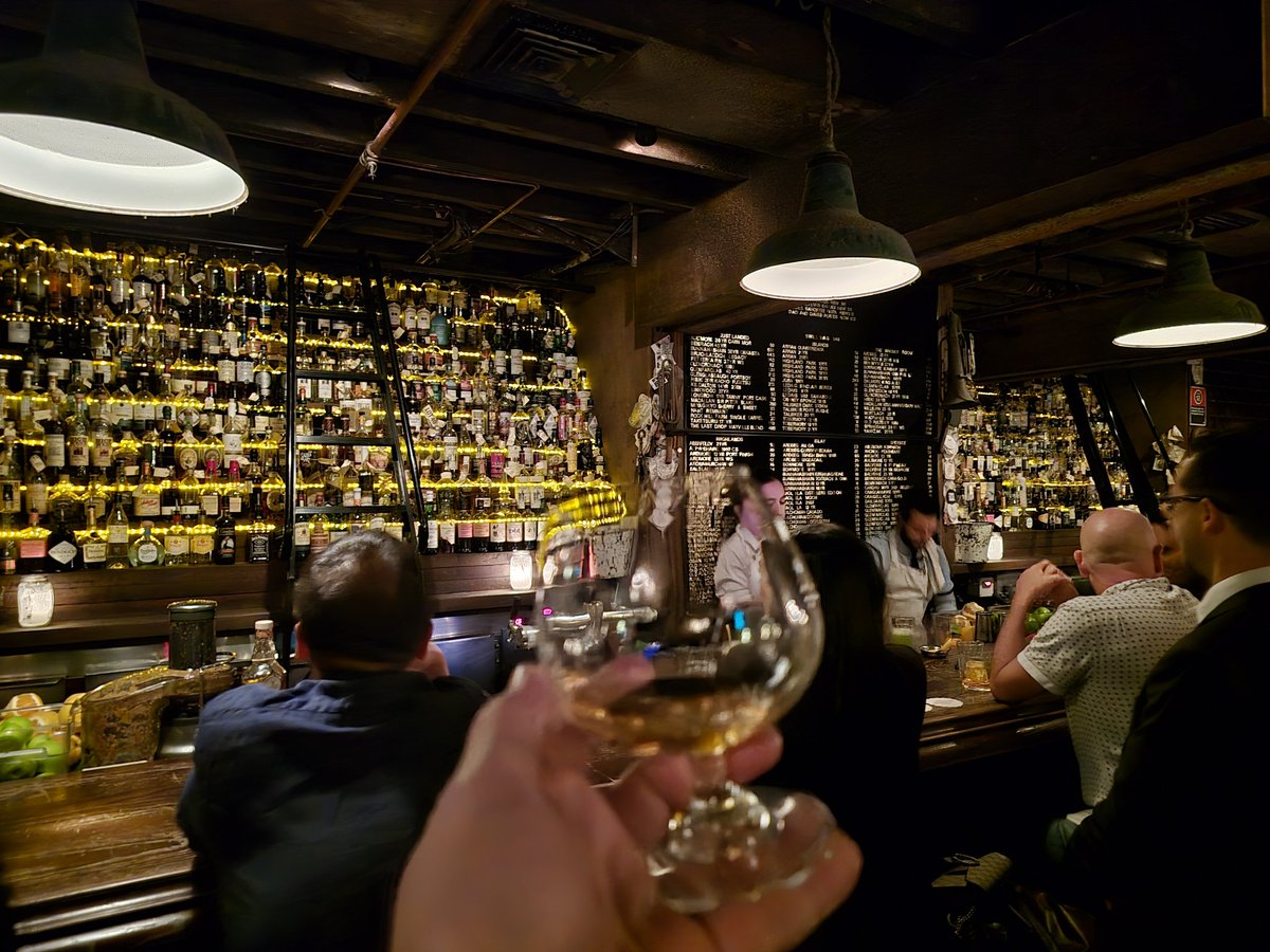 noopman's tweet photo. This is a place of legend... Probably the best bar on the southern hemisphe. #thebaxterinn for #whiskylovers #sydney https://t.co/ALiCn5Rh8w