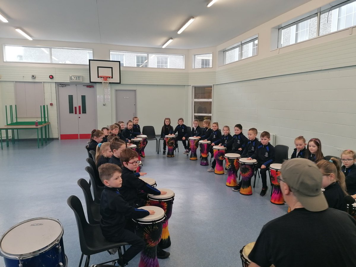 cconnellns's tweet photo. Seniors enjoyed a great drumming Workshop with Dave from @groovyworkshops this morning @PDSTie https://t.co/1VXmcwvkYr