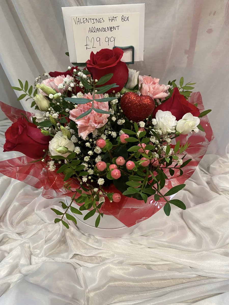 BooksBloomsBB2's tweet photo. 💕It's Valentines Day and Love is in the Air 💕

Pink Roses, Red Roses, Hat boxes, Bouquets 😍

Just a sample of our flowers available to buy from our store. Local delivery available from £5.
54-58 Northgate Blackburn BB2 1JL
01254 581478 https://t.co/gr2FCdNaYH