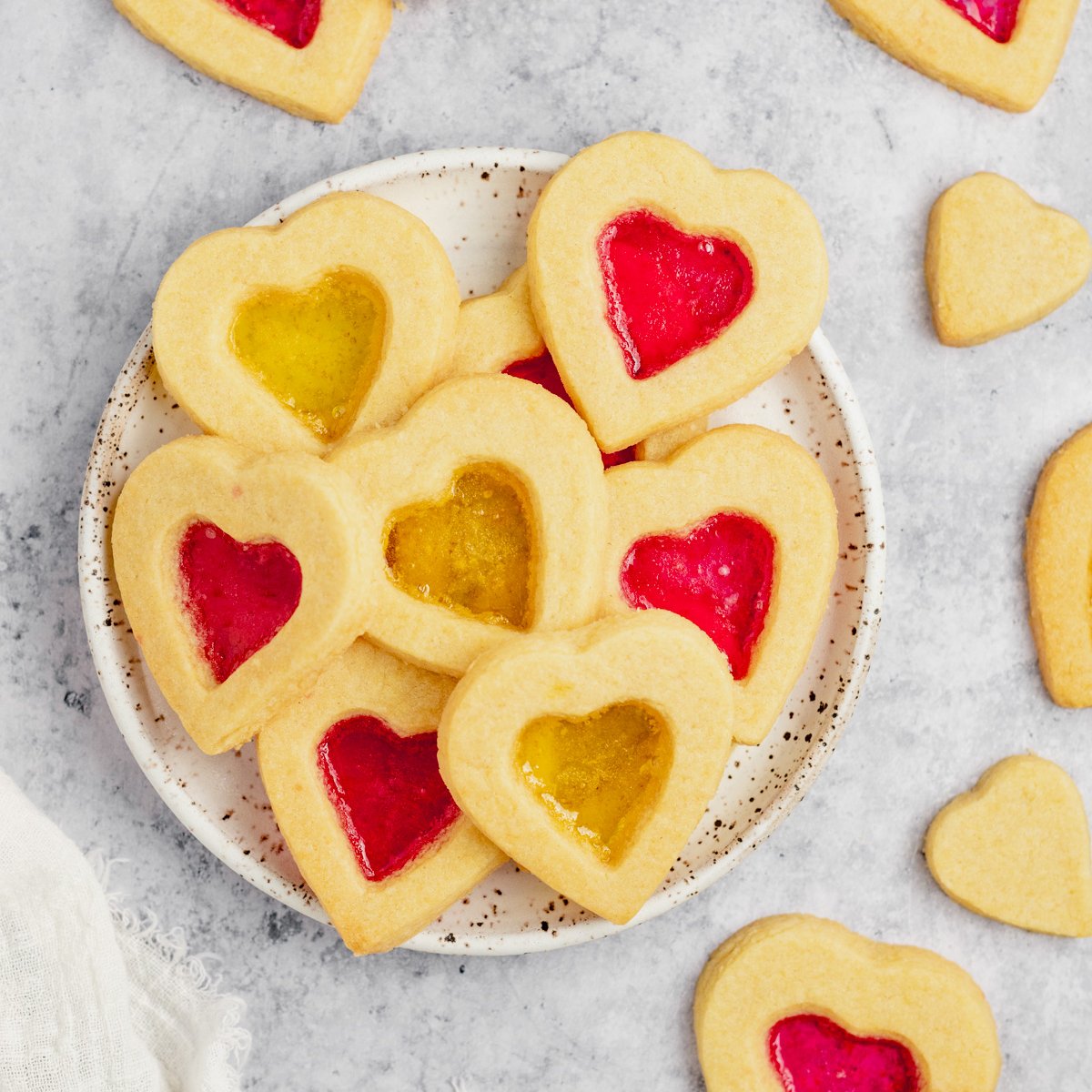 MarshasBakeBlog's tweet image. Stained Glass Heart Cookies – Deliciously soft, buttery, melt-in-your-mouth sugar cookies that are heart-shaped, and filled with melted hard-boiled sweets for a beautiful stained glass effect. Perfect for Valentine’s Day!

Recipe: marshasbakingaddiction.com/stained-glass-…