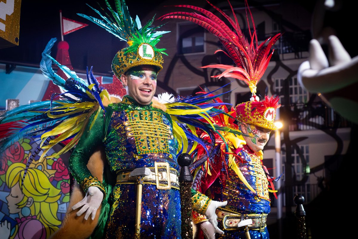 TGNAjuntament's tweet photo. #CarnavalTGN | 🎭 Aquest dimarts s'ha conegut el veredicte del concurs de comparses:

👉 @ComparsaDisc45, 1r premi per la disfressa 'La desfilada del dia dels morts'.

👉 @coloursfantasy, 2n premi per la disfressa 'Tarraco - Bros'.

🔗 Veredicte complet: https://t.co/DtrTThmQ2S https://t.co/lLac8MDnl3