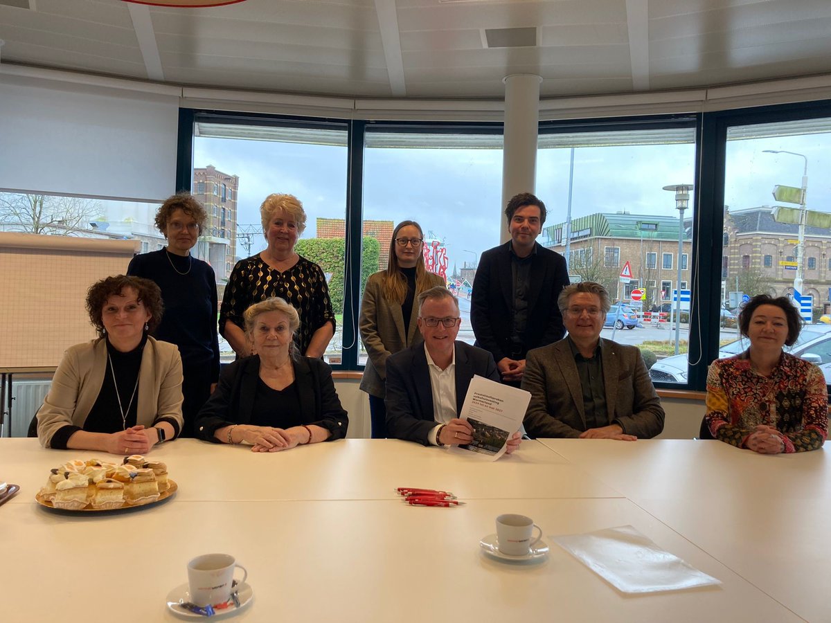 WormerWonen tweet media