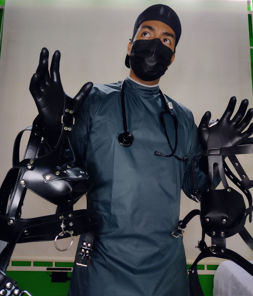 Ezequie03829443's tweet photo. Cual de las dos te pondré, para que nadie te escuche mientras el doc 😷 se aprovecha de tí 😈🩺🥼🧤💉
#gayfetish #medicalmask #medfet #medicalplay #medicalgloves #medfet #gloveday #glovedboy #doctorfetish #gaydoctor #gaymexico #surgeonfetish #gayuniform https://t.co/53bAAbLvXw