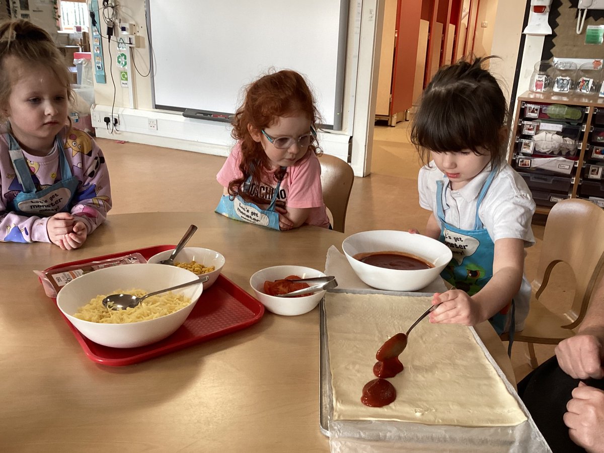 The children have been enjoying voting for and making their own lunch this week. Today's choice was pizza 🍕 #UNCRCArticle12 #HealthyHarry