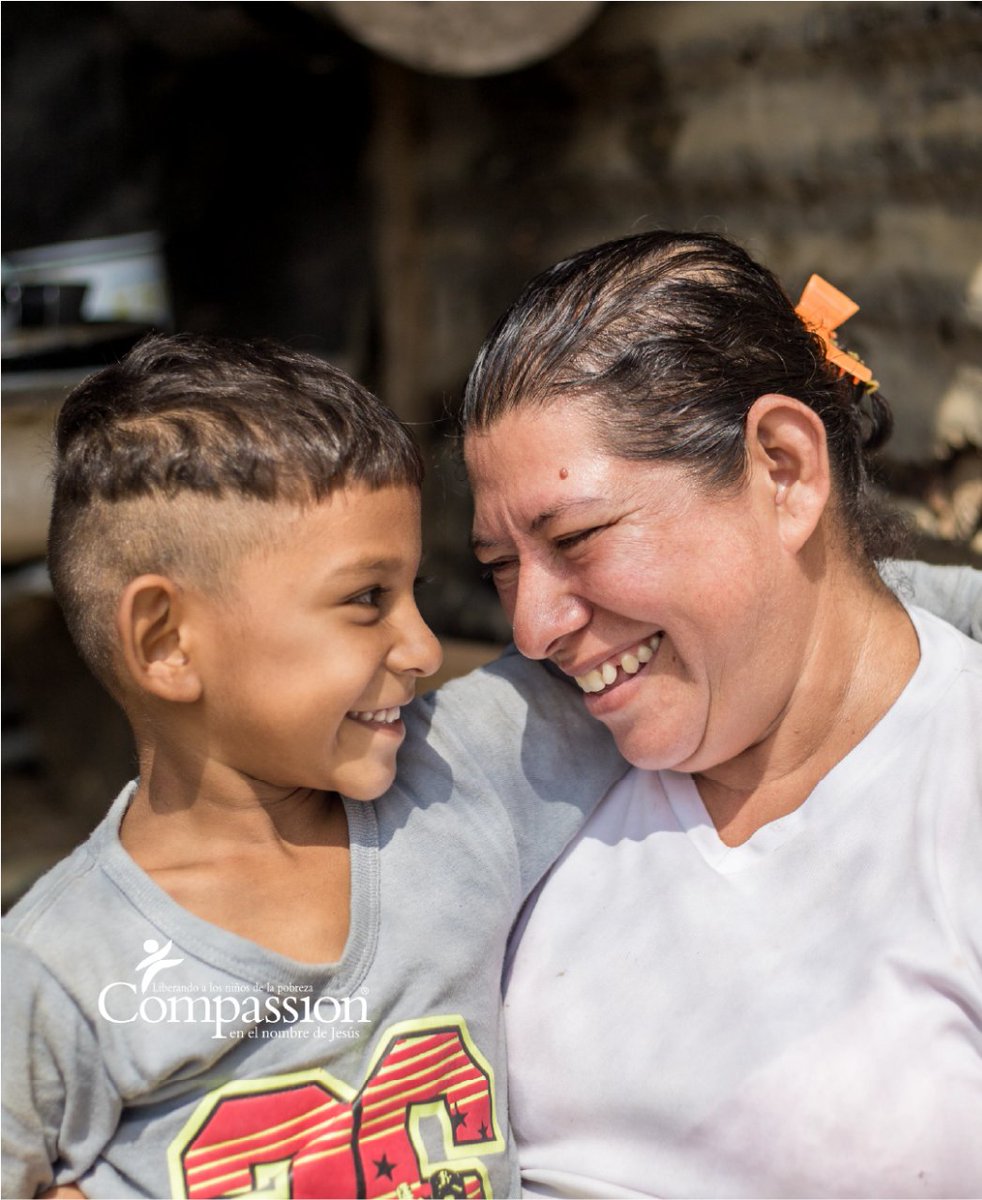 Este mandamiento nuevo les doy: que se amen los unos a los otros. Así como yo los he amado, también ustedes deben amarse los unos a los otros. Juan 13:34

¿Tú como demuestras que amas a los que te rodean? #compassioncol