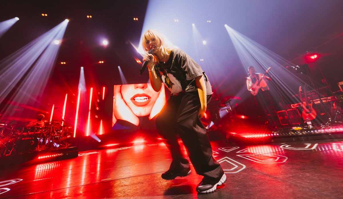 OLYMPIAHALL's tweet photo. Le fait que le concert de Reneé Rapp était incroyable et qu'elle a aussi interprété Daddy Lessons de Beyoncé bref 😭❤️‍🔥

📸 @toulstouille https://t.co/TlWT3121od