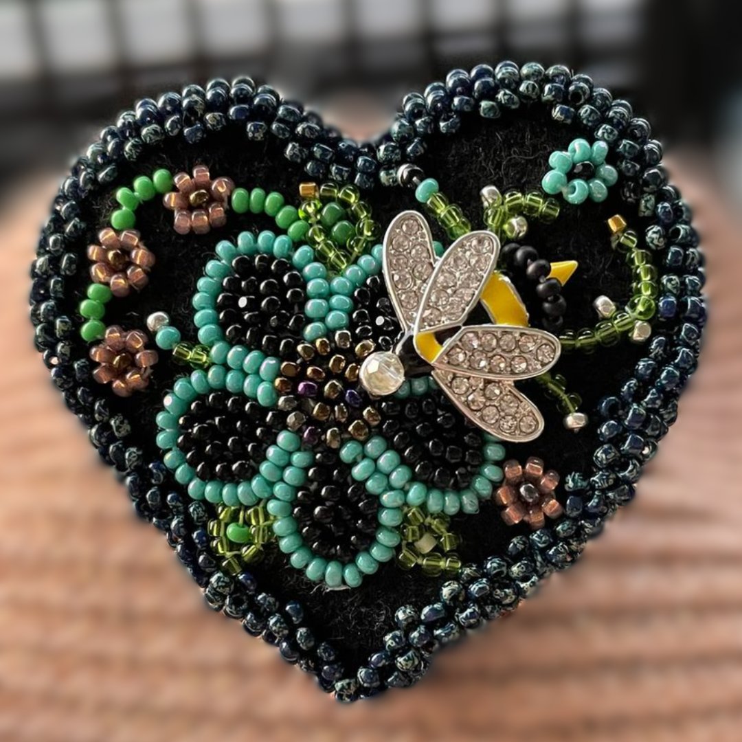 Happy Valentine's Day from everyone at the Métis National Council. Visit our Instagram or Facebook page to see how to say I Love you in Michif. Beadwork by Connie Kulhavy #ValentinesDay #ShowLove #MNC #MétisNationalCouncil #Métisbeading #MétisArt