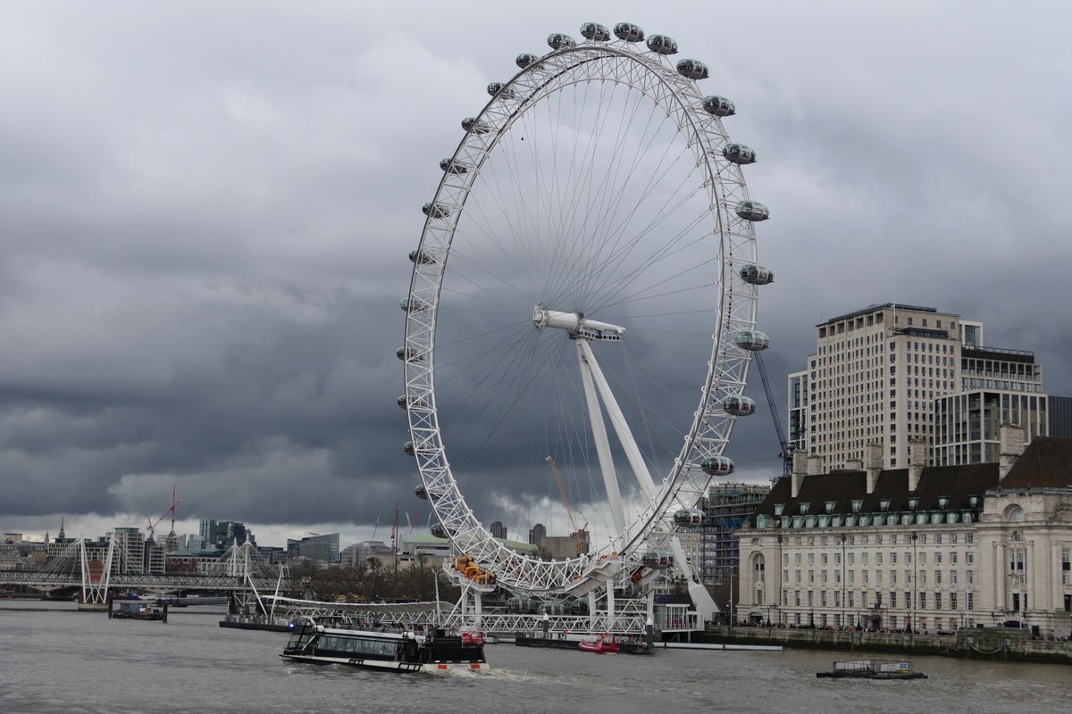 typical #London #weather #rainy day @TheLondonEye #londoneye #thelondoneye #ferriswheel #england