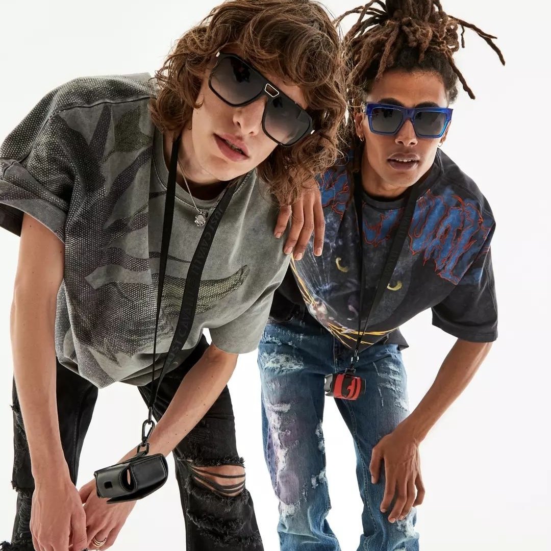 OPTICARUEDA's tweet image. Ja somies despert amb els festivals d'estiu? ☀️ Doncs la nova col·lecció de #justcavalli serà el teu complement perfecte! 🎉

Descobreix totes les novetats a les nostres òptiques! 👓🎶

 #ulleres #ulleresdesol #gafas #gafasdesol #eyewear #opticarueda #salutvisual #optometria