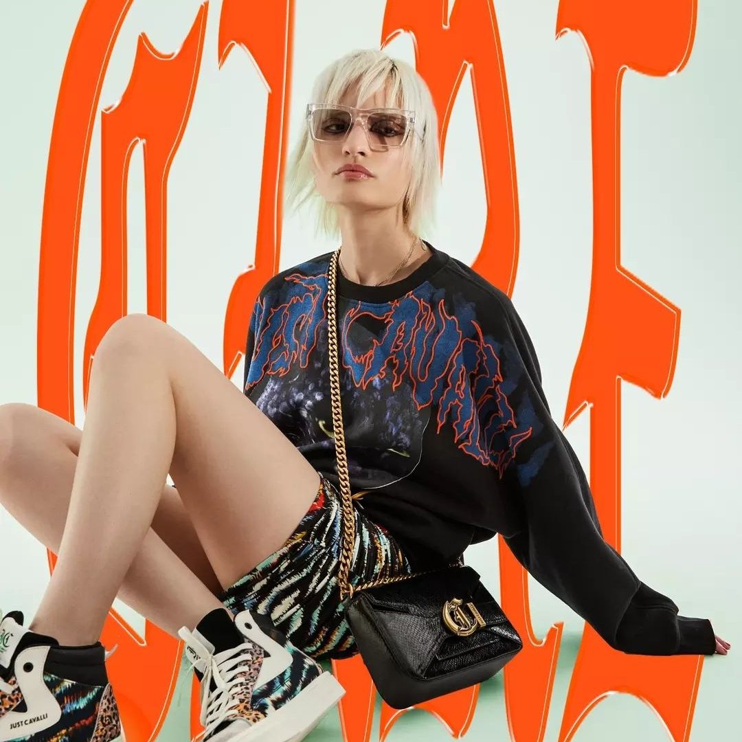 OPTICARUEDA's tweet image. Ja somies despert amb els festivals d'estiu? ☀️ Doncs la nova col·lecció de #justcavalli serà el teu complement perfecte! 🎉

Descobreix totes les novetats a les nostres òptiques! 👓🎶

 #ulleres #ulleresdesol #gafas #gafasdesol #eyewear #opticarueda #salutvisual #optometria