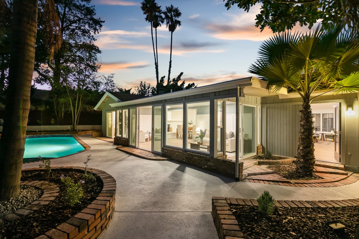 Curb360's tweet photo. 🌅✨ Did you know twilight photos can boost views by 76%? Stunning home we shot for Nick Kravchuk. 🥂🌐 Contact us now to see what sets CURB360 apart! 📸🚀 #CURB360 #TwilightPhotography #SanCarlosHomes #RealEstateMagic #listingagents #hdphoto #sandiegorealtors #sandiegorealestate https://t.co/tntpEjOaLr