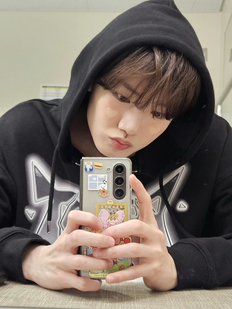 doublxxnine's tweet photo. 아 오늘이 발렌타인데이임? 이상하다 난 준규 좋아한 이후로 마음이 맨날 달콤해서 발렌타인데이 이런거 잘 실감을 못함.... https://t.co/5jnBnaAkNR