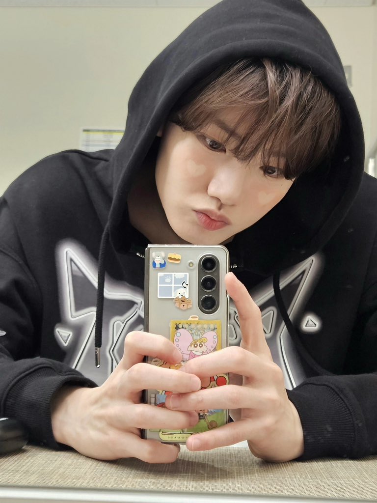 doublxxnine's tweet photo. 아 오늘이 발렌타인데이임? 이상하다 난 준규 좋아한 이후로 마음이 맨날 달콤해서 발렌타인데이 이런거 잘 실감을 못함.... https://t.co/5jnBnaAkNR