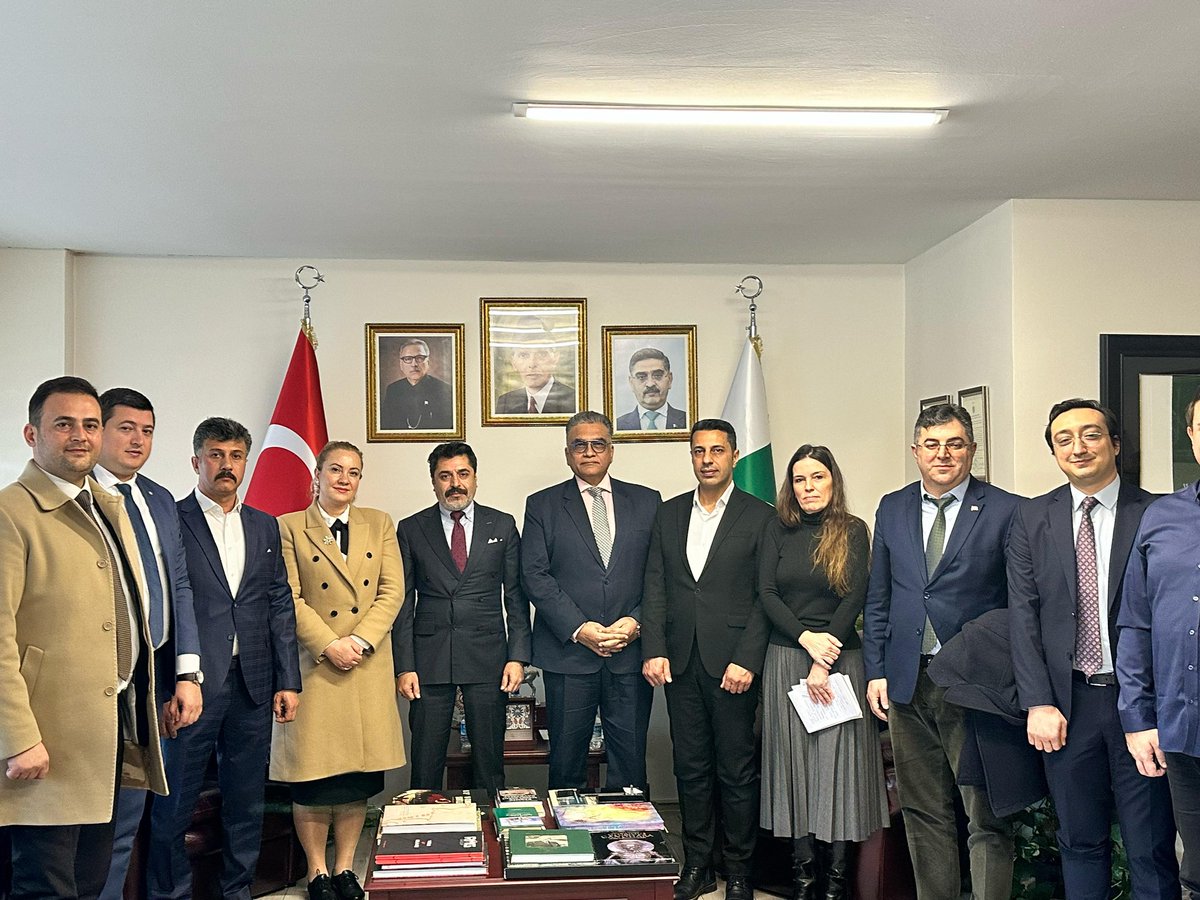 A 12 member delegation of SANKON (representing above 1,000 business entities) led by Mr. Engin Karadag, President (Istanbul Province) met with Consul General. Discussions were held around increasing trade & investment opportunities between 🇹🇷&🇵🇰 thru cooperation & collaboration.
