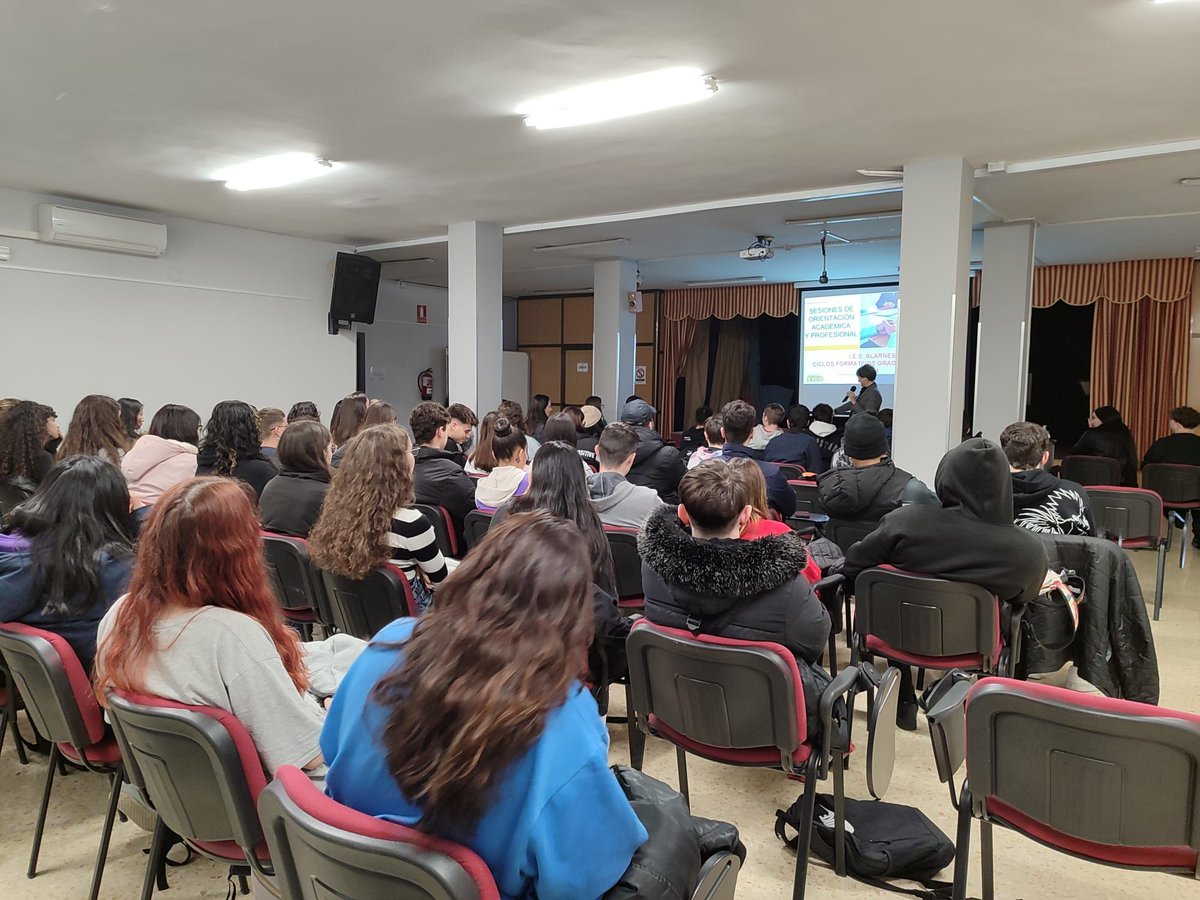 getafejoven's tweet photo. Más de 1500 jóvenes estudiantes de #FP han participado en las #Sesiones del #SIAJ. Las asesorías de Estudios y Jurídica han estado en los IES de Getafe llegando al 100% del alumnado de #FPGB #FPGM #FPGS. Te contamos más en #GetafeJoven https://t.co/kqWIOW4MjI  #SIAJ #Estudios https://t.co/RN1MVZuTwa