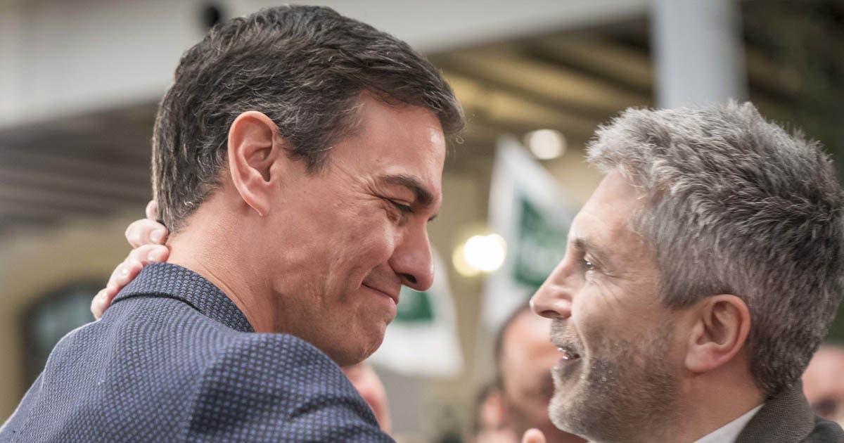lechuzeta's tweet photo. #Los2
#Marlasko Dice NO renuncia.. Que seguirรก arrancando pendejos con los piรฑos, uno a uno, de los cojonitos de sanchito! Q' disfruten los 2!
Y se hundan los 2!
Y 2 juntos y amarraditos a la Cรกrcel!
Los 2 merecen pagar por igual todas las facturas de la CORRUPCIรN!
Los 2!
O no? https://t.co/WllOdB1tZr