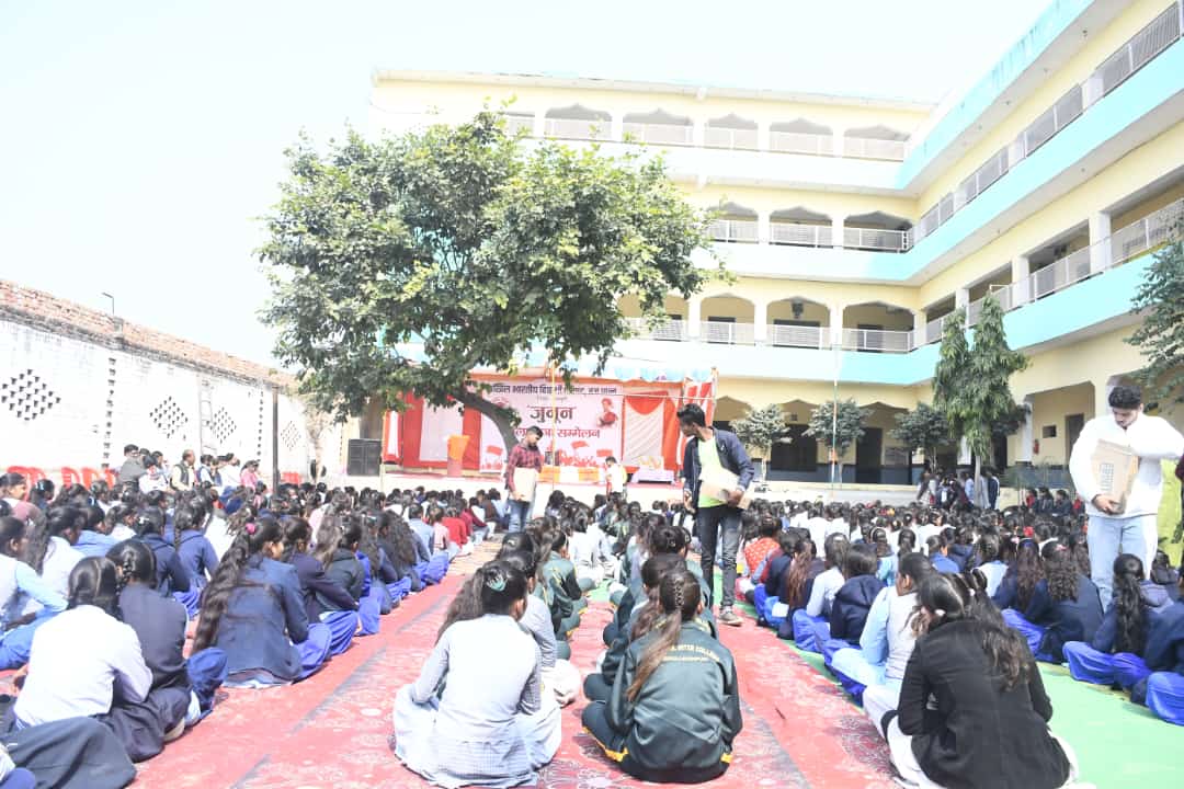abvpbraj's tweet photo. आज अभाविप मैनपुरी के द्वारा छात्रा सम्मेलन का आयोजन किया गया। जिसमें 'स्वावलंबी भारत में छात्राओं की भूमिका' सहित विभिन्न विषयों पर चर्चा की गई। कार्यक्रम में प्रांत कार्यकारणी विशेष आमंत्रित सदस्य सुश्री @gauridubey048, जिला पंचायत अध्यक्ष श्रीमती, अर्चना भदौरिया विशेष रूप से उपस्थिति रहीं।
#ABVPBraj
#ABVP75