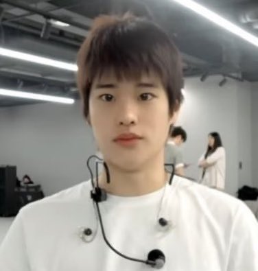 luv11Hee's tweet photo. 어 .. 라 ....... ? .. https://t.co/DGB0L9rMwW
