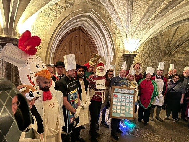 WheelwrightsWC's tweet photo. PANCAKE RACE 2024: Every Shrove Tuesday, dozens of Livery members split into teams and race around Guildhall Yard for the Inter-Livery Pancake Race hosted by the Worshipful Company of Poulters
📸 Gerry Edwards

#pancake #livery #london https://t.co/YOc05nfOFT
