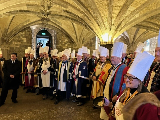 WheelwrightsWC's tweet photo. PANCAKE RACE 2024: Every Shrove Tuesday, dozens of Livery members split into teams and race around Guildhall Yard for the Inter-Livery Pancake Race hosted by the Worshipful Company of Poulters
📸 Gerry Edwards

#pancake #livery #london https://t.co/YOc05nfOFT