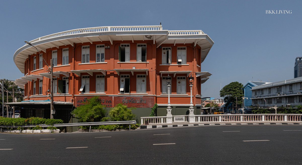 bkkmenuliving's tweet photo. The Corner House Bangkok คอมมูนิตี้สเปซน้องใหม่ที่เปลี่ยนอาคารเก่ากว่า 100 ปีให้กลายเป็นพื้นที่แห่งความสร้างสรรค์
.
Read More : https://t.co/hYbpKcrzUR
.
#BKKLIVING #Letscheckin #TheCornerHouseBangkok #ที่เที่ยวกรุงเทพ #ตลาดน้อย https://t.co/naa6iCZOsN
