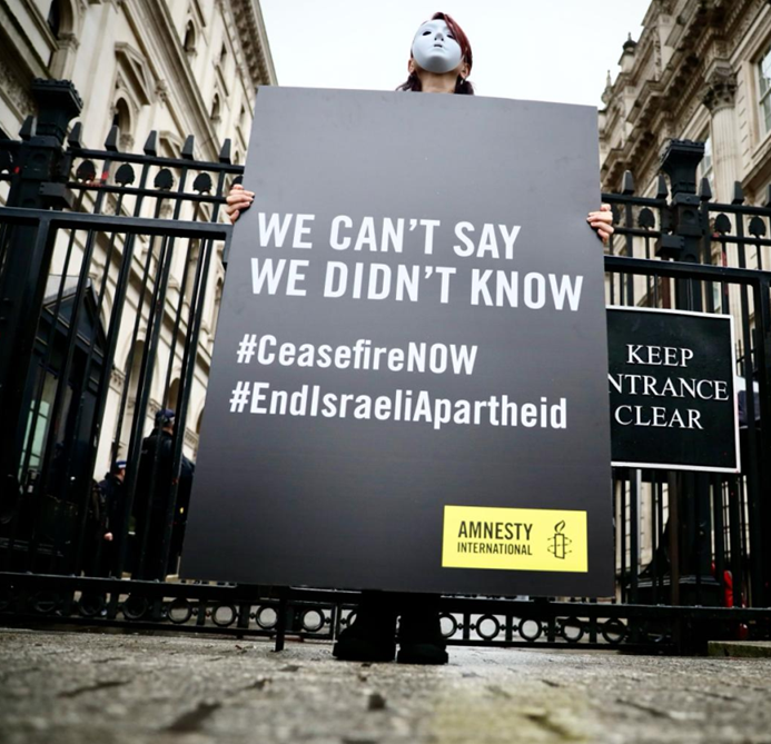 NewsFromAmnesty's tweet photo. Campaigners from @AmnestyUK stage silent vigil for #Rafah outside Downing St

Contact: media@amnesty.org.uk for pics

https://t.co/tnD6GH0COE https://t.co/xkuugJLQ2L