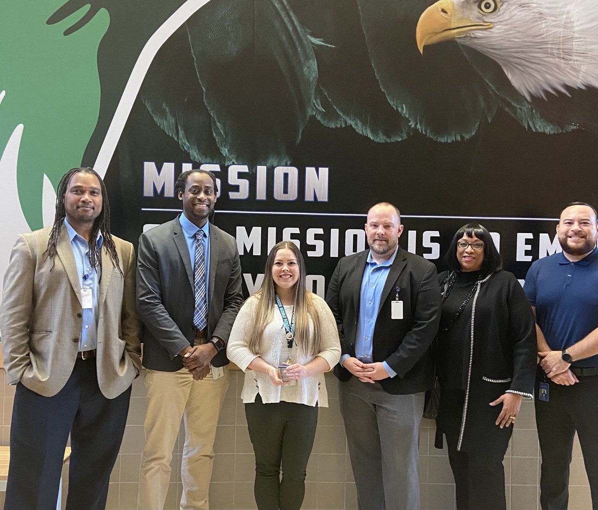 iisdCTE's tweet photo. Congratulations ⁦@FyfeKylie⁩ selected as the ⁦@iisdCTE⁩ counselor of the year ⁦@netzeroJMS⁩ ⁦@NetZeroNick⁩ She exemplifies excellence everyday and brings value to her team and students!@irvingisd https://t.co/b8u6i2kMoB
