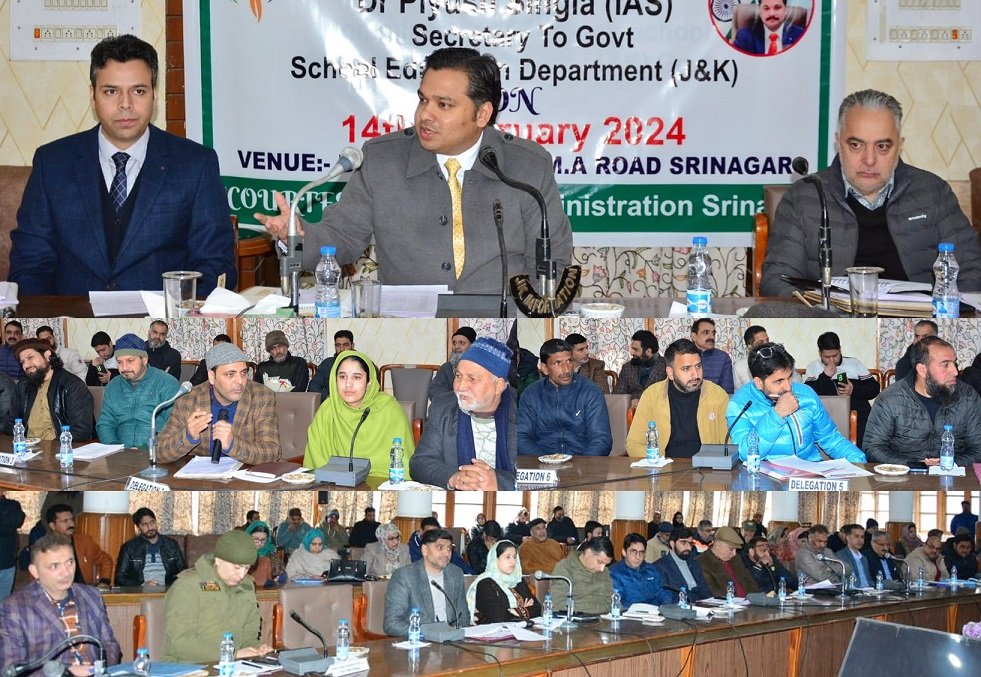 Dr Singla holds Public Darbar at Banquet Hall, Srinagar Emphasizes importance of immediate redressal of people's grievances through unique initiative of Public Darbar @diprjk @ddnewsSrinagar @DrBilalbhatIAS