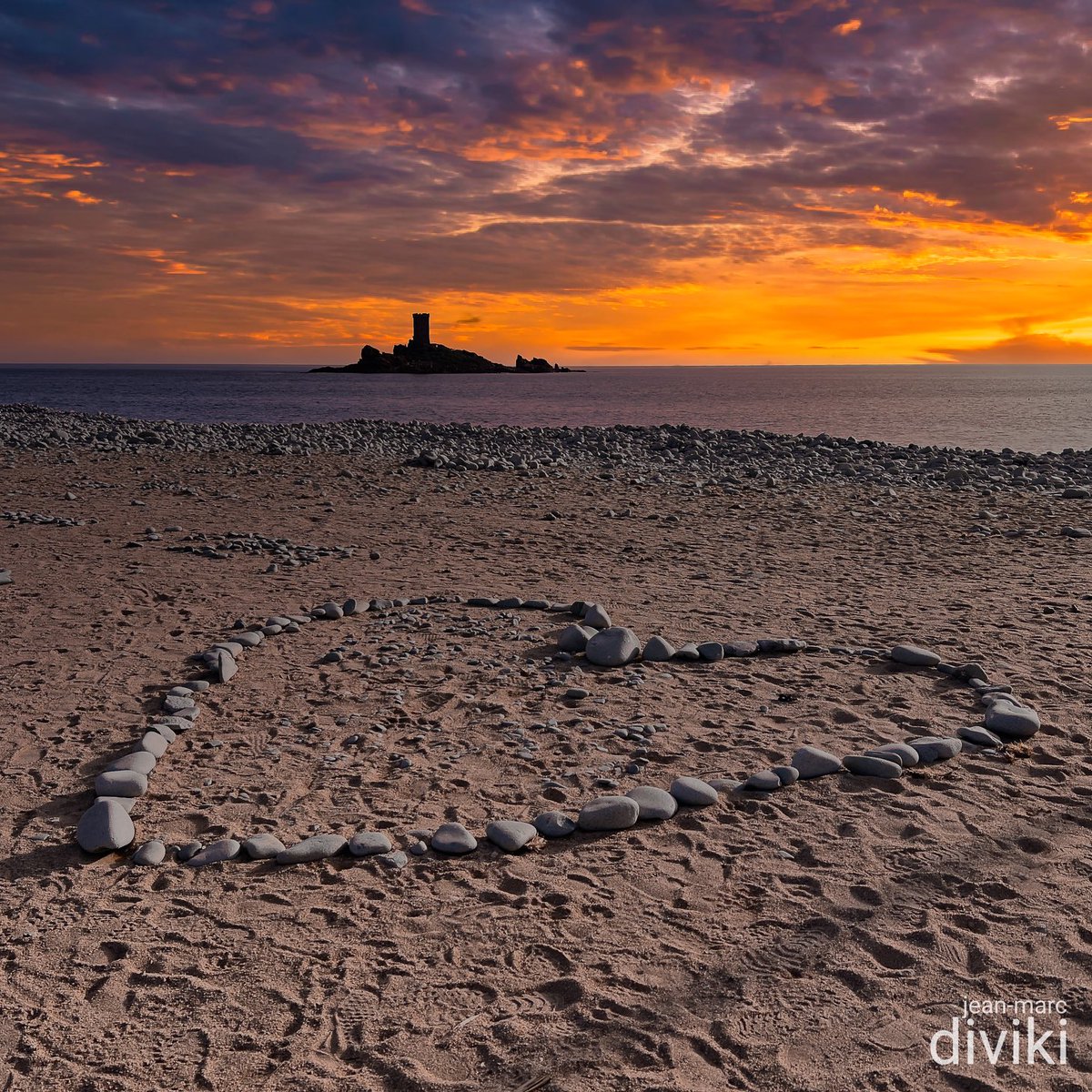 Un coucher de soleil enflammé sur l’île d’Or pour la Saint-Valentin !

#SaintValentin #valentinesday2024 #saintraphael #3gimmo #ValentinesDay