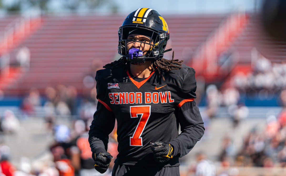JimNagyOU's tweet photo. One of 𝙗𝙞𝙜𝙜𝙚𝙨𝙩 𝙬𝙞𝙣𝙣𝙚𝙧𝙨 from @ZebraTechnology data during @seniorbowl week was Mizzou CB Kris Abrams-Draine. 

Before Mobile, KAD was regarded as one of highest football IQ pattern-reading ballhawks in 2024 draft.

Thing with dialed-in corners is they're rarely out of position so it's usually hard to gauge their true speed. 

KAD was second-fastest player, not just corner, at Reese's Bowl this year at 21.34 mph.

Now that we know he can 𝘳𝘶𝘯 𝘳𝘶𝘯 like that, @KD1ERA is 📈📈📈 rest of process.

#TheDraftStartsInMOBILE™️