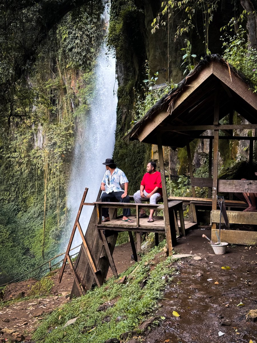 aazmeeriskndr's tweet photo. Day 1

Lepas pickup dekat airport and dah settle lunch, kitorang ke 📍Sikulikap Waterfalls. 

Perjalanan nak ke sini 3jam drive. Dan dari parking ke air terjun dalam 5-10mins je berjalan. Dekat sini sejuk sebab kawasan tanah tinggi. https://t.co/oqUKZZwIL6
