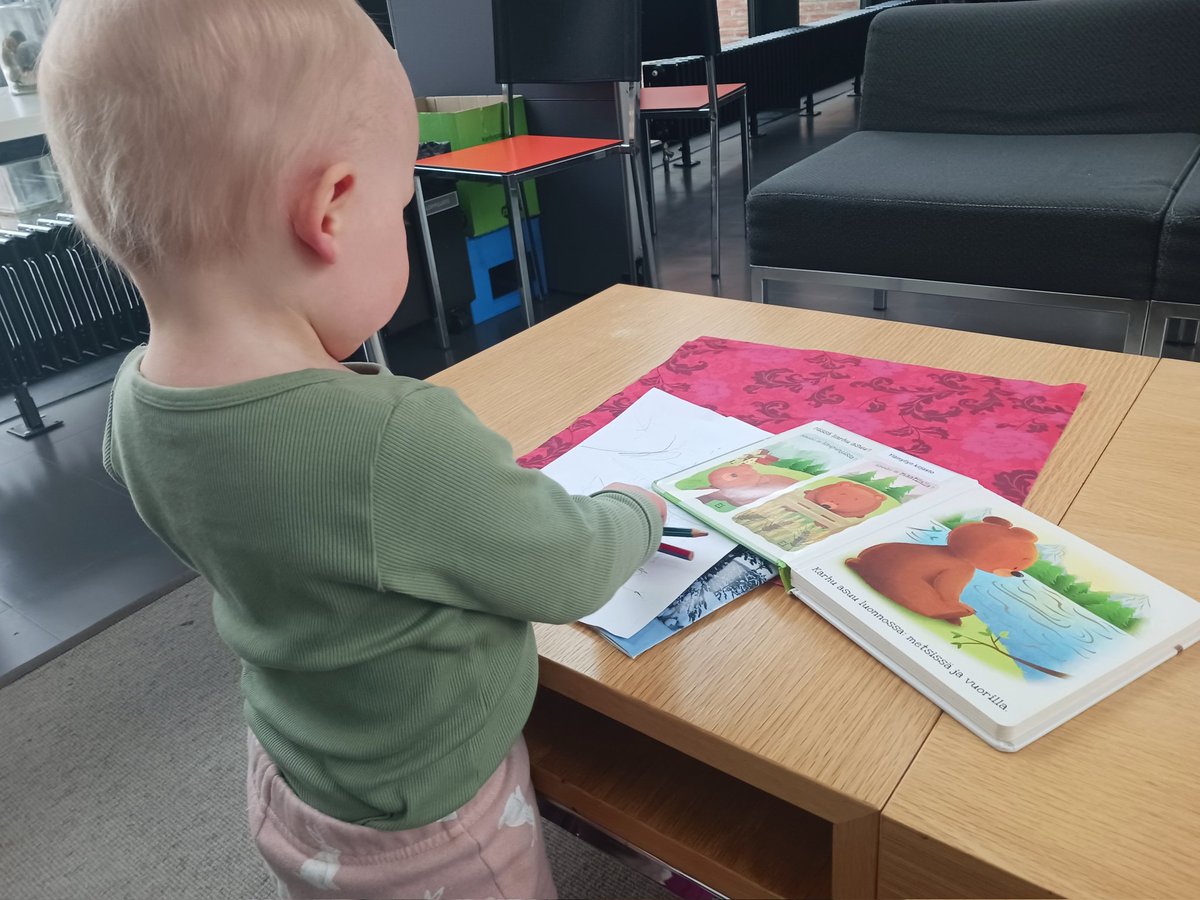 ElliVento's tweet photo. Varhaiskasvatuksen lakon seurauksena hieman erilaista työpäivän tauko-ohjelmaa 😅 vajaan tunnin aikana ehti jo alkaa vauhti kiihtymään, mutta selvittiin ilman äänekkäitä konflikteja tai mielenilmauksia 🙃 https://t.co/VuCELiKR2h