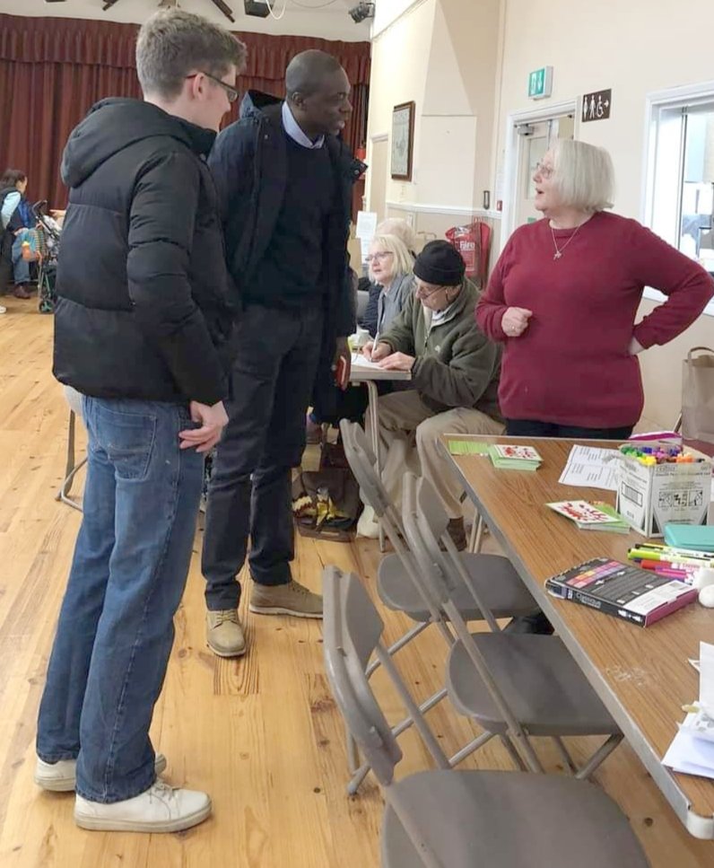 On Saturday, I saw one of the reasons why there's a 'Great' in the name of the village #GreatWakering.

#TheHub@megacentre organised a #CostofLiving advice surgery which was well attended. The community was able to get advice on staying warm, elderly support, financial…