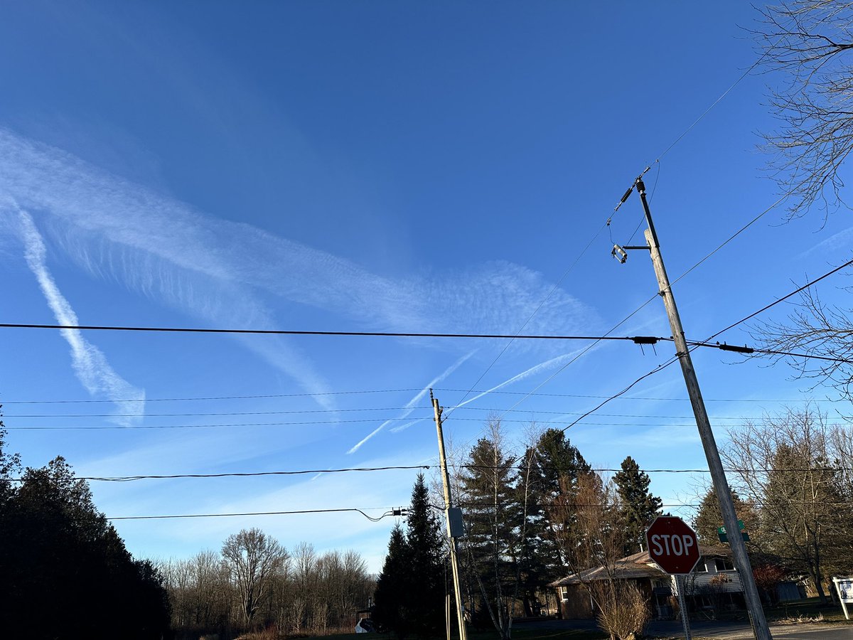 Meister_013's tweet photo. They’ve been busy this morning over Dunnville #Ont #Chemtrails https://t.co/7jyr0vhwjI