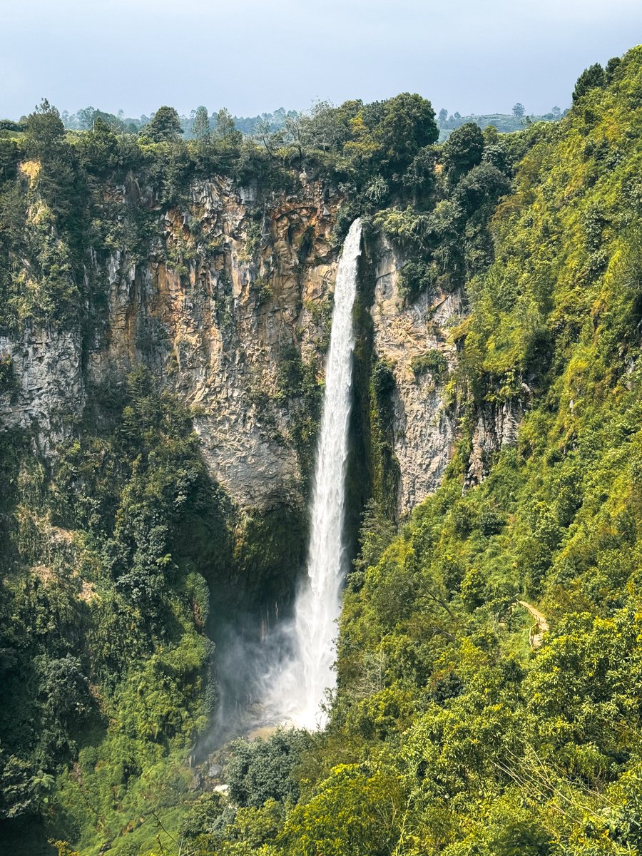 aazmeeriskndr's tweet photo. Day 2

📍Sipiso-Piso Waterfalls

Antara air terjun tertinggi di Indonesia. Sini kalau korang nak turun bole, nak tengok view dari atas pun cantik juga. 

Tak pernah bosan tengok view dekat sini. https://t.co/Gvzm2yEHmc