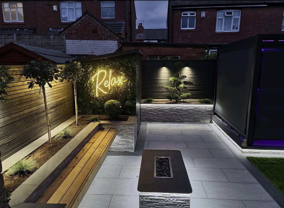 StoneNPorcelain's tweet photo. 📷Another incredible job created by C.G Paving Company LTD using 'Grigio Grey 900x450' and 'Anthracite 900x200' to create a chic, sophisticated  outdoor area. We are sure all the parties will be hosted here this summer!📷
Message for more info, or contact us by:
📷 01744 304545 https://t.co/aqlLhirkHU