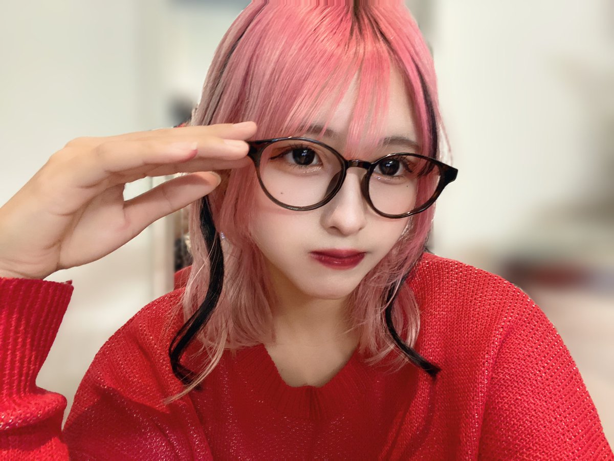 yamikumo_tenshi's tweet photo. いちごタルト食べたい顔🍓 https://t.co/7Ae2wqKT61
