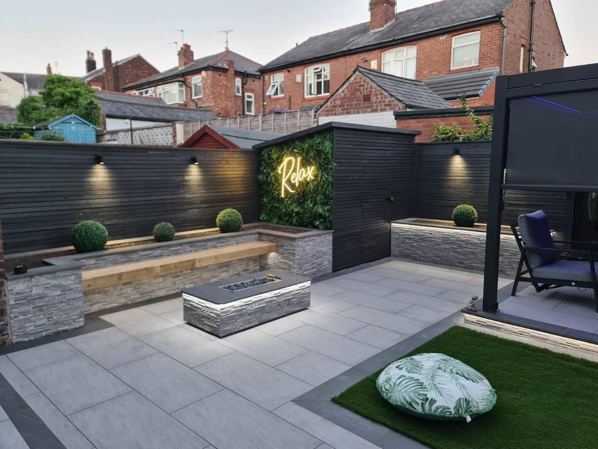 StoneNPorcelain's tweet photo. 📷Another incredible job created by C.G Paving Company LTD using 'Grigio Grey 900x450' and 'Anthracite 900x200' to create a chic, sophisticated  outdoor area. We are sure all the parties will be hosted here this summer!📷
Message for more info, or contact us by:
📷 01744 304545 https://t.co/aqlLhirkHU