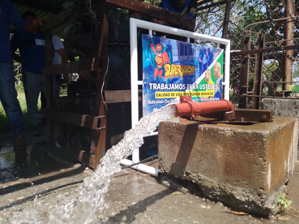 ¡107 familias beneficiadas! Comprometidos con el servicio, la fuerza laboral de @hidrosportugo instaló un equipo sumergible, motor de 5.5HP y bomba con producción de 5 Lts por segundo, en el Caserío la Vega Quintereña de Turén, siguiendo instrucciones del Pdte. @Nicolasmaduro💧