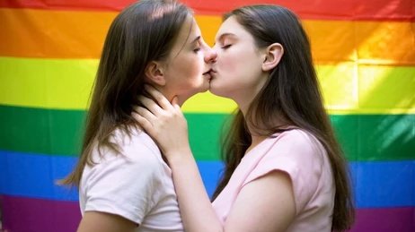IgualdadLGBT's tweet photo. Hoy más que nunca abramos los armarios y gritemos que AMAR NO ES DELITO ¡Feliz San Valentín!♥️🏳️‍🌈 https://t.co/pIzGKdJe1V