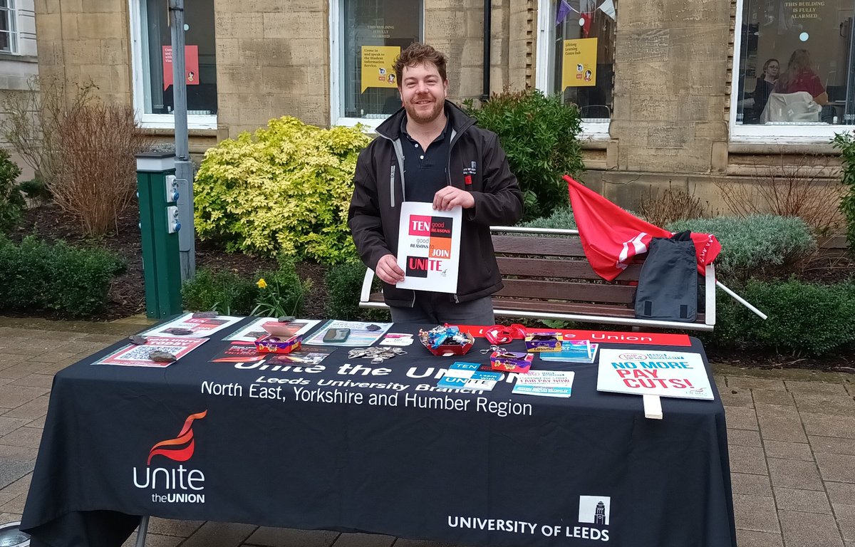 Happy #HeartUnions Week! We on the Precinct over dinnertime today to talk to @UniversityLeeds @UniLeedsStaff about the benefits of being in a Union. #JoinAUnion @UniteNEYH @unitecomleeds @The_TUC @TUCLeeds